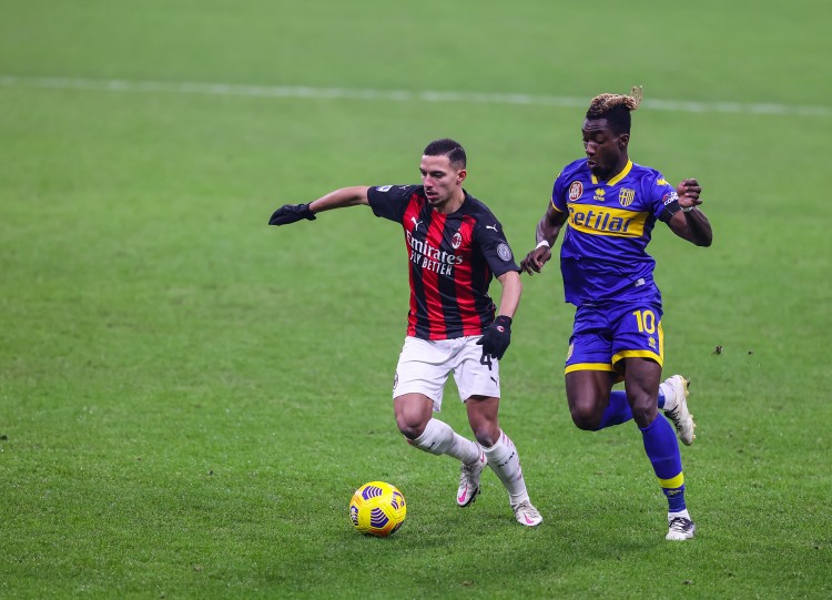 pg模拟器-会被买断吗？记者：本纳塞尔的买断条款金额为1000万欧