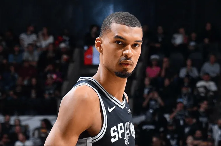 pg模拟器在线-Shams：马刺有信心让文班出战一场比赛，很可能是对独行侠