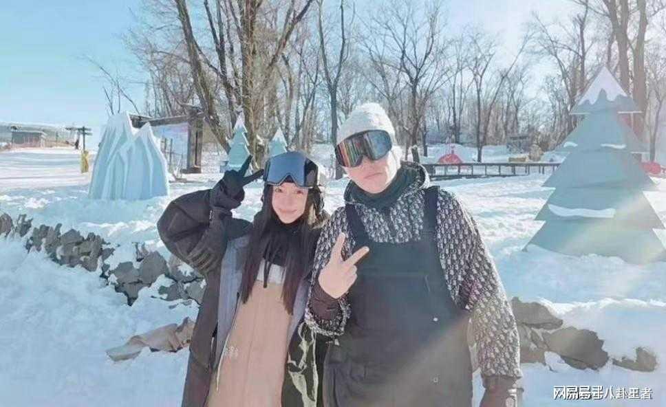 pg-baby关喆酒吧被偶遇!男方已婚三胎紧跟baby身后,还一同去吉林滑雪